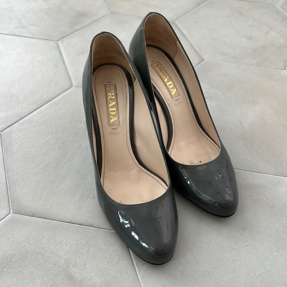 Prada grey pump